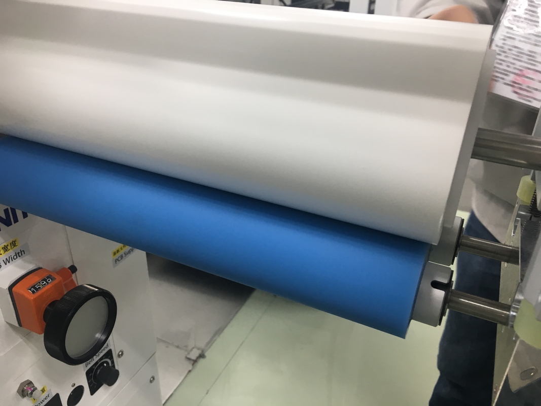 رنگ سفید 300mm PCB پاک ضد ایستاتیک کاغذ چسبنده رول PCB Inline سطح ماشین تمیز کردن کاغذ رول